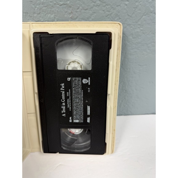 A Troll in Central Park (VHS, 1995) - Picture 2 of 3